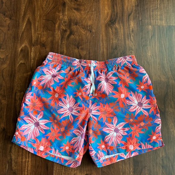 chubbies Other - Chubbies Swim Trunks 
Floral Pattern Pockets 
Mesh Lined 
5” 
Size Large